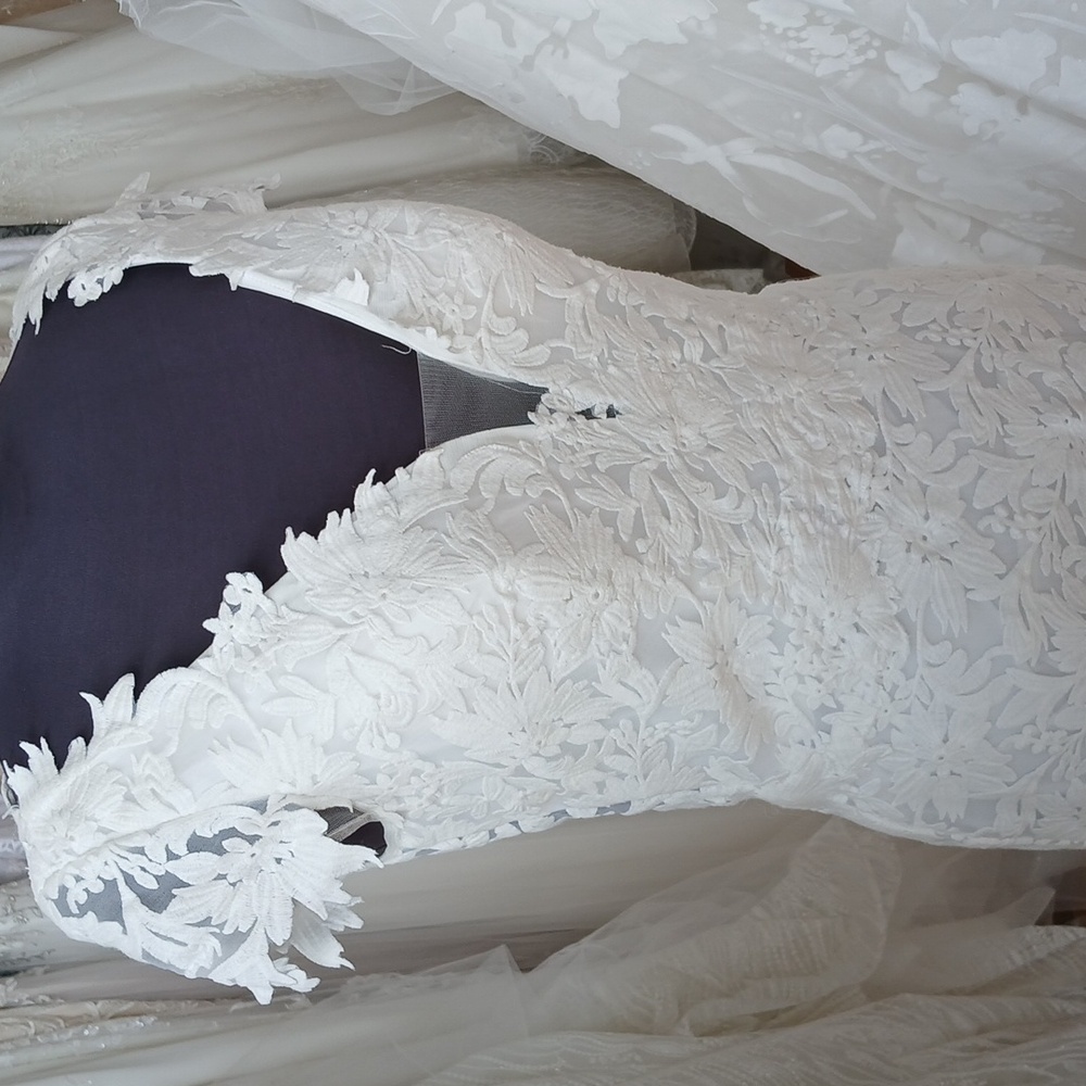 Lotus Threads Wedding Dress - Picture 3 of 6